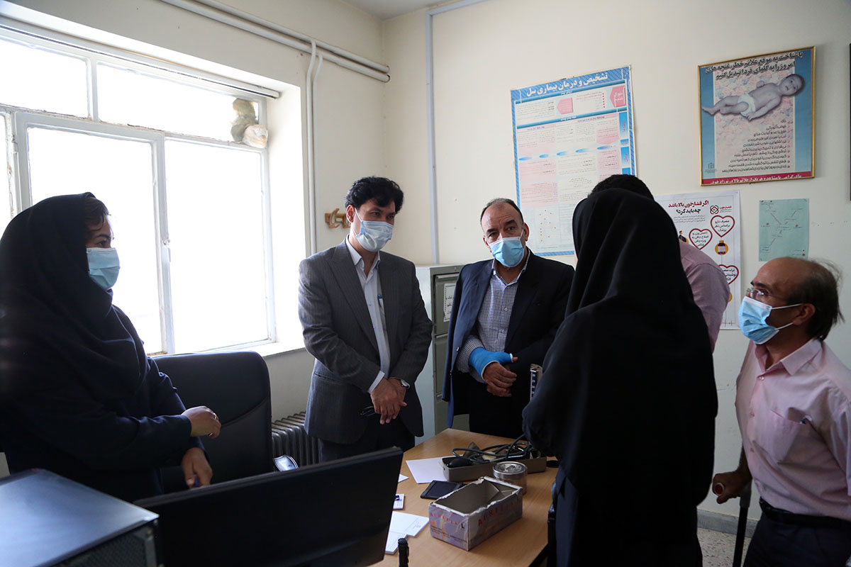 بازدید سرزده رئیس دانشگاه از مراکز بهداشتی و درمانی  شهرستان فاروج